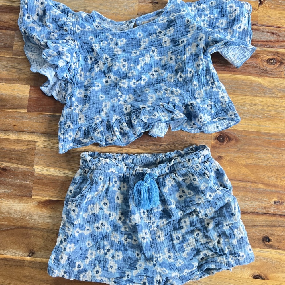 BearPaw Blue and White Patterned Garment